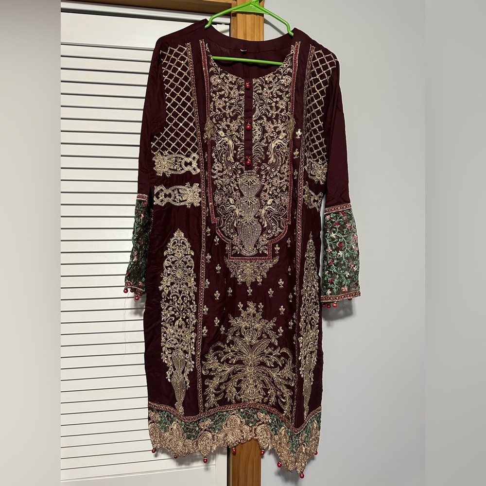 Embroidered Maroon and Green 3 piece salwar kameez